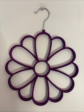 Hanging scarf organizer